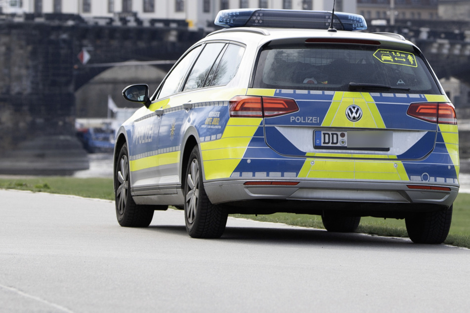 Die Polizei Dresden ermittelt gegen den 39-Jährigen wegen tätlichen Angriffs auf Vollstreckungsbeamte. (Symbolbild)