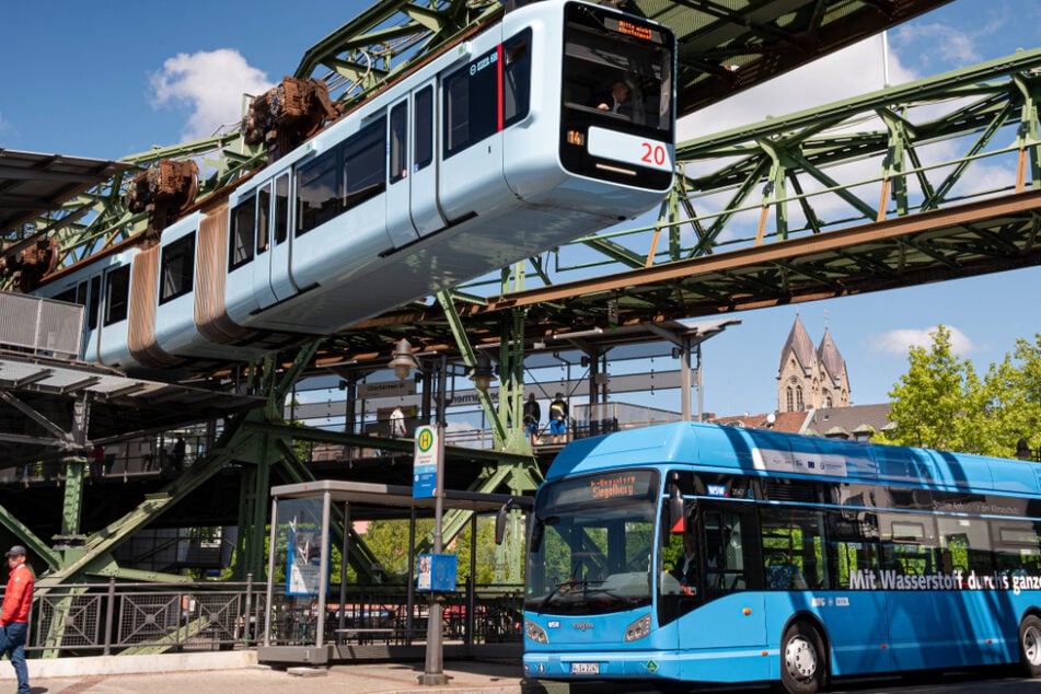 In Wuppertal fahren jetzt 10 Wasserstoff-Busse im Linienverkehr.