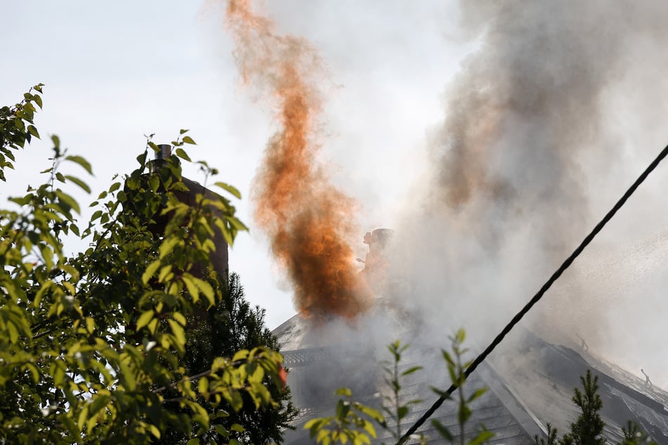 Meterhohe Flammen schossen in die Höhe!