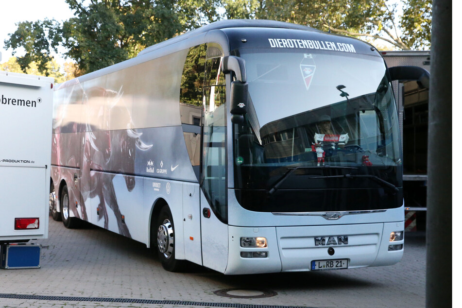 Ein paar Anhänger von RB Leipzig werden im Mannschaftsbus mit zurückreisen können.