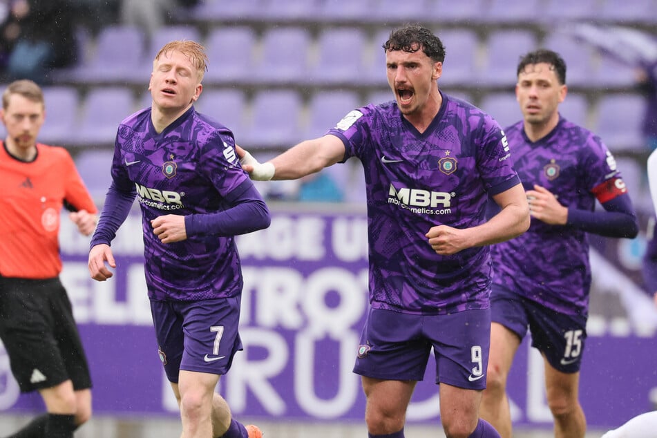 Erik Weinhauer (25, links) traf erst heute gegen den SC Verl zum 1:1-Endstand.