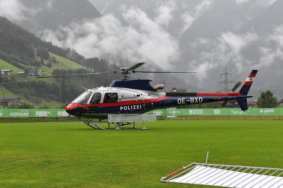 Für Aufsteiger Greuther Fürth war der Fußballplatz wegen eines Unwetters nicht bespielbar. Stattdessen landete dort ein Polizei-Hubschrauber.