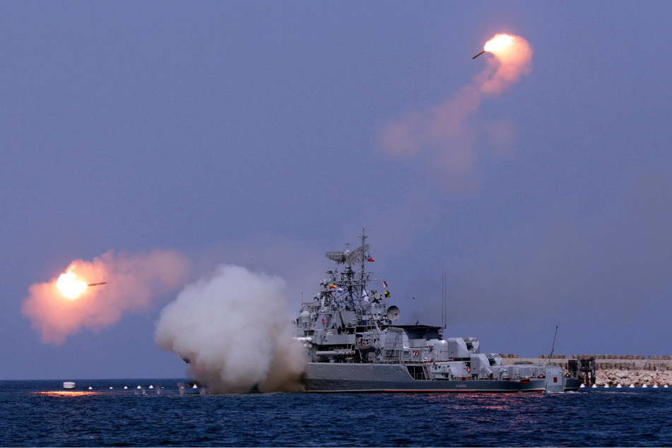 Mehrere ukrainische Drohnenangriffe wurden von Kriegsschiffen der russischen Schwarzmeerflotte in der bucht von Sewastopol auf der Krim-Halbinsel abgewehrt. (Archivbild)