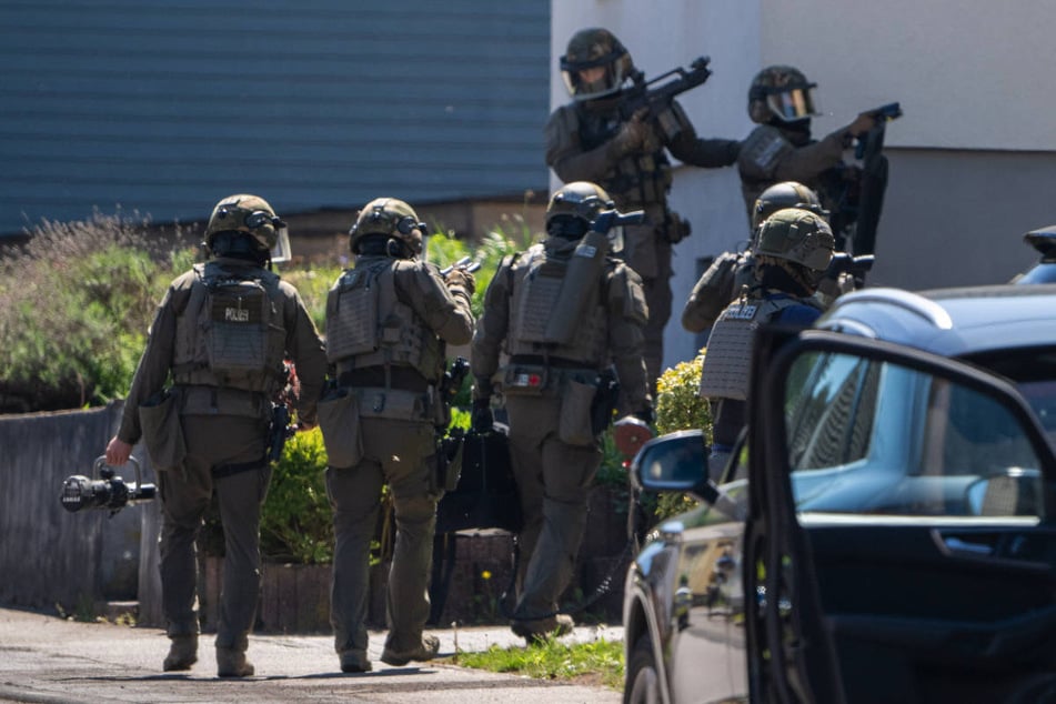 Am Dienstagmorgen sind Einsatzkräfte von BKA und Polizei im Auftrag der Bundesanwaltschaft in Königs Wusterhausen eingerückt. (Symbolfoto)