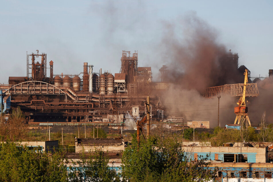 Um das Stahlwerk in der ukrainischen Hafenstadt Mariuopol finden weiterhin erbitterte Gefechte statt.