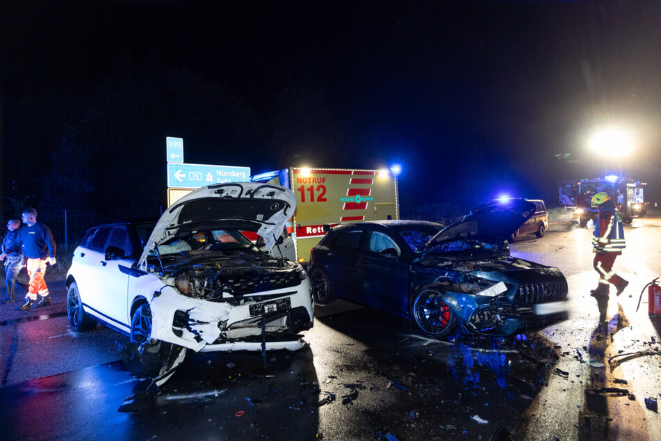 Vier Verletzte und ein hoher Sachschaden sind die Bilanz eines Verkehrsunfalls bei Eisfeld.