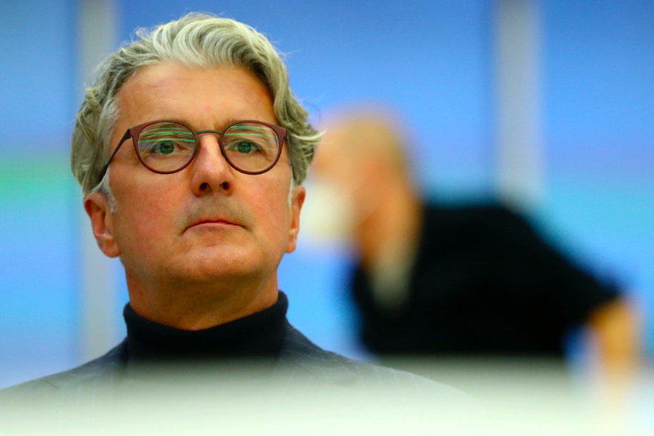 Rupert Stadler (57), ehemalige Vorstandsvorsitzender der Audi AG, sitzt im Gerichtssaal im Landgericht München.