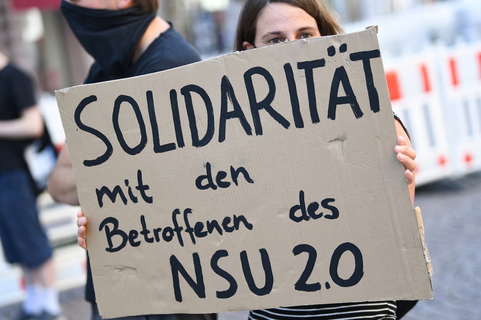 Rechte Drohmails gegen Promis und Politiker: Polizei gelingt Schlag gegen "NSU 2.0"-Netzwerk