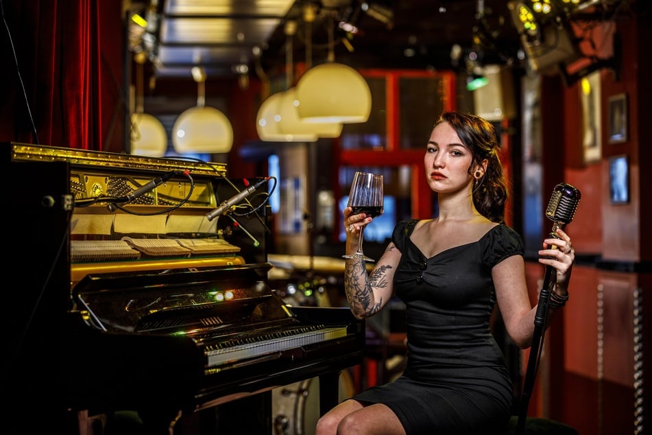 Die Frau mit den zwei Leben. Tagsüber Sozialarbeiterin, abends Sängerin: Veronika Kralacek (27) singt so gut wie Amy Winehouse (†27).