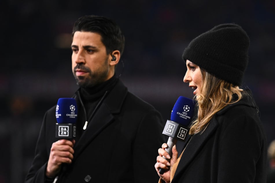 Seit der Saison 2021/22 steht Laura Wontorra für DAZN vor der Kamera - unter anderem im Rahmen der Champions League.