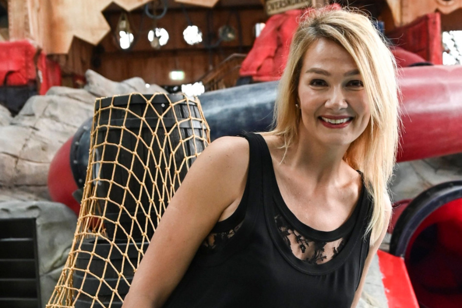 Der frührere Schwimmstar Franziska van Almsick steht in der Indoor-Wasserwelt "Rulantica" im Europa-Park.