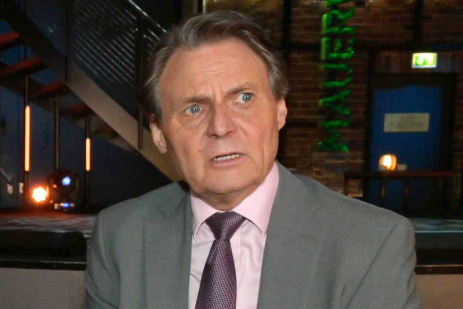 Als Joachim die Wahrheit erfährt, entgleisen ihm sämtliche Gesichtszüge.