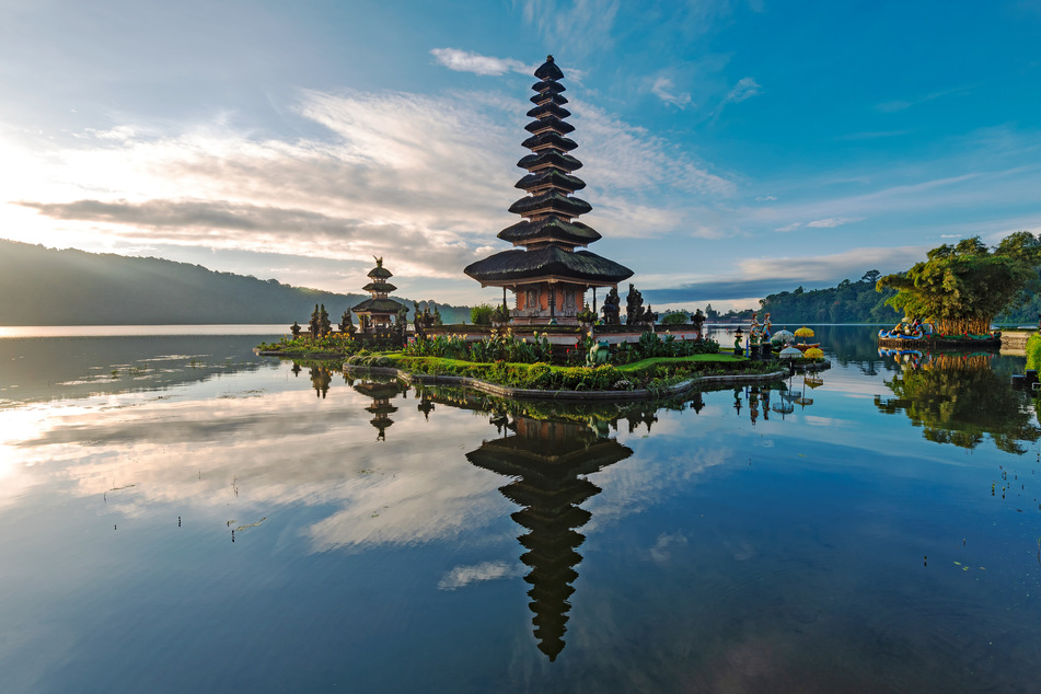 Touristisches Highlight im Südwesten der Insel Bali: der Tanah Lot Tempel.