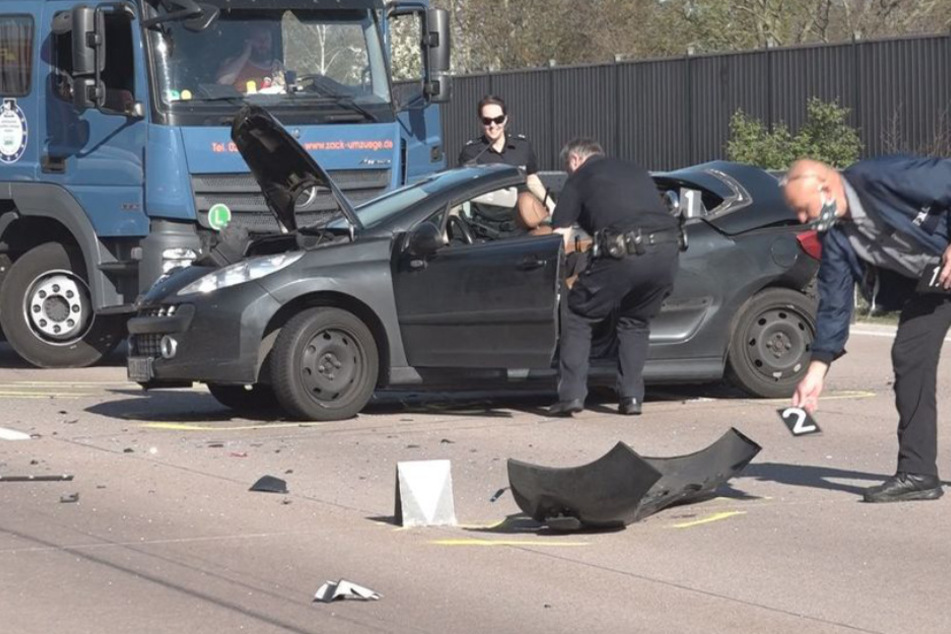 Der Mann starb noch am Unfallort.