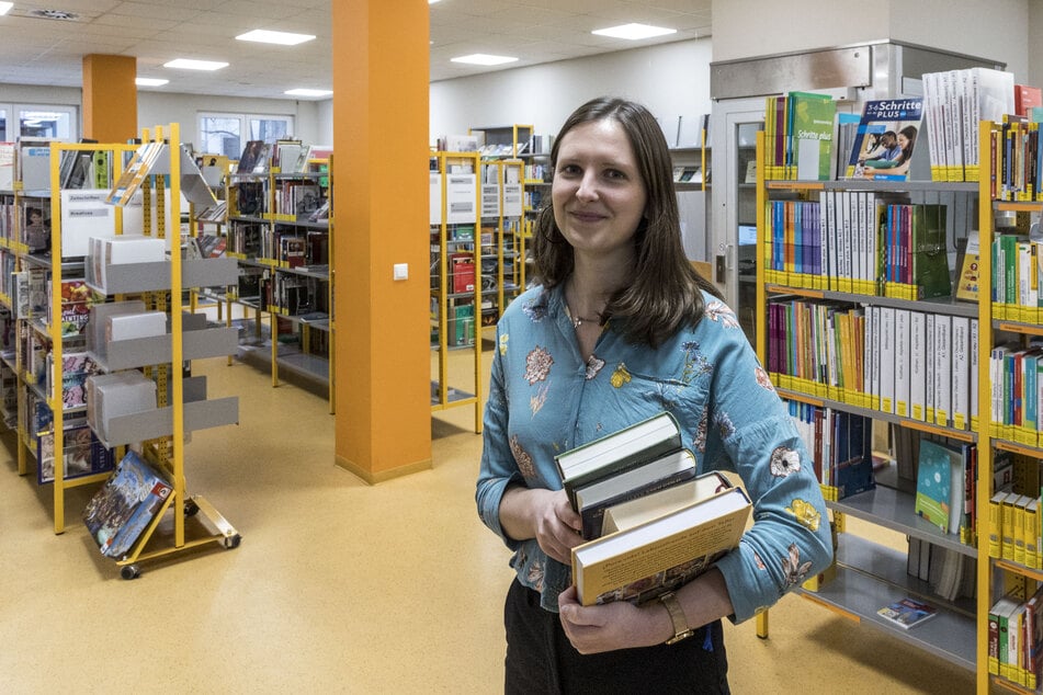 Mehr als 200.000 Entleihungen und 72.000 Besuche konnte die Bibliothek im vergangenen Jahr verzeichnen - da freut sich auch Mitarbeiterin Adele Winkler (26).