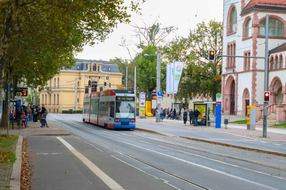 Die Tram-Linie 12 wird durch SEV zwischen Nordplatz und Gohlis-Nord ersetzt.