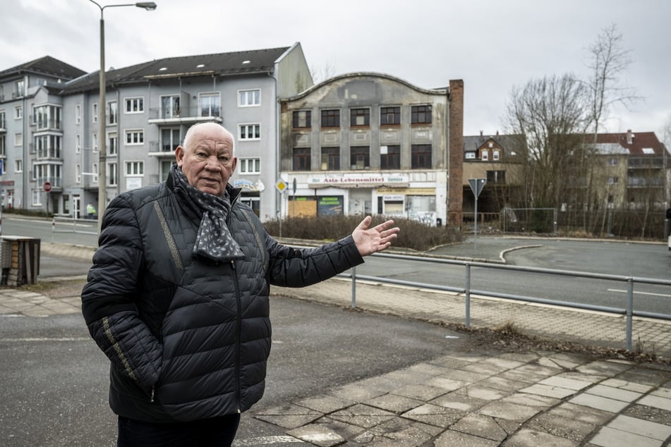 Geht es nach CDU-Fraktions-Chef Thomas Beierlein (73), sollte die Stadt das ehemalige Planitzer Kaufhaus erwerben.
