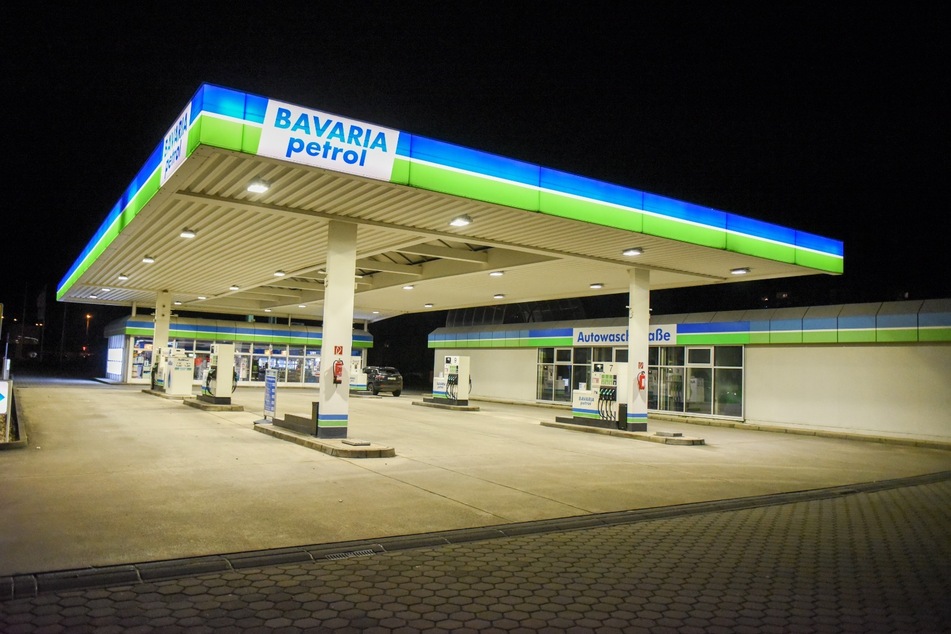 Die Tankstelle "Bavaria Petrol" in Leipzig ist am Sonntagabend bereits zum zweiten Mal innerhalb weniger Tage überfallen worden.