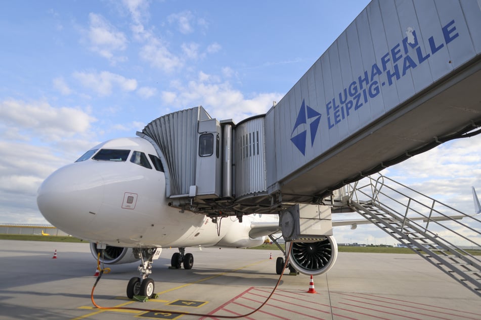 Der Flieger startete mit 46 Minuten Verspätung ohne den Pöbler und seine Mutter. (Archivbild)
