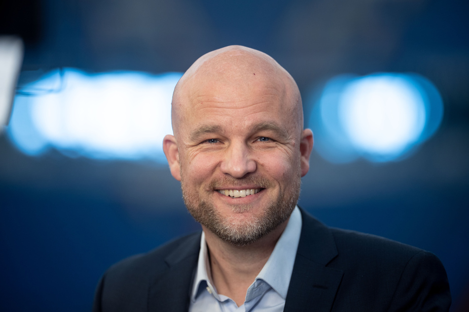 Da hat einer gut lachen. Ist Rouven Schröder (45) mit der Pieringer-Verpflichtung vielleicht sogar ein geheimer Coup gelungen?