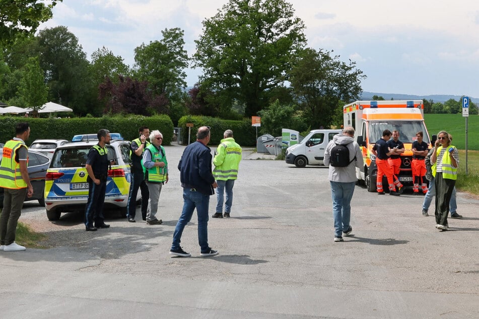 Eine durch einen Schüler entdeckte Handgranate hat in Bayreuth einen Polizeieinsatz ausgelöst. Eine Schule wurde evakuiert.