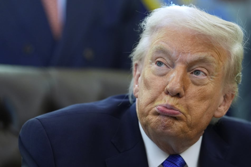 US-Präsident Donald Trump (79) sammelt Kriegsschiffe in der Nähe des Irans. Die Machthaber in Teheran wollten einen Deal eingehen, sagt er. Wenn nicht, werde man sehen, was passiert. (Archivbild)