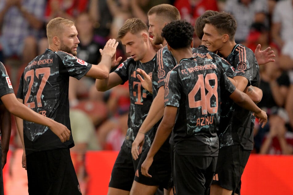 Bild mit Seltenheitswert: João Palhinha (29, r.) stand auch aufgrund von Verletzungen für den FC Bayern bislang nicht oft auf dem Feld.