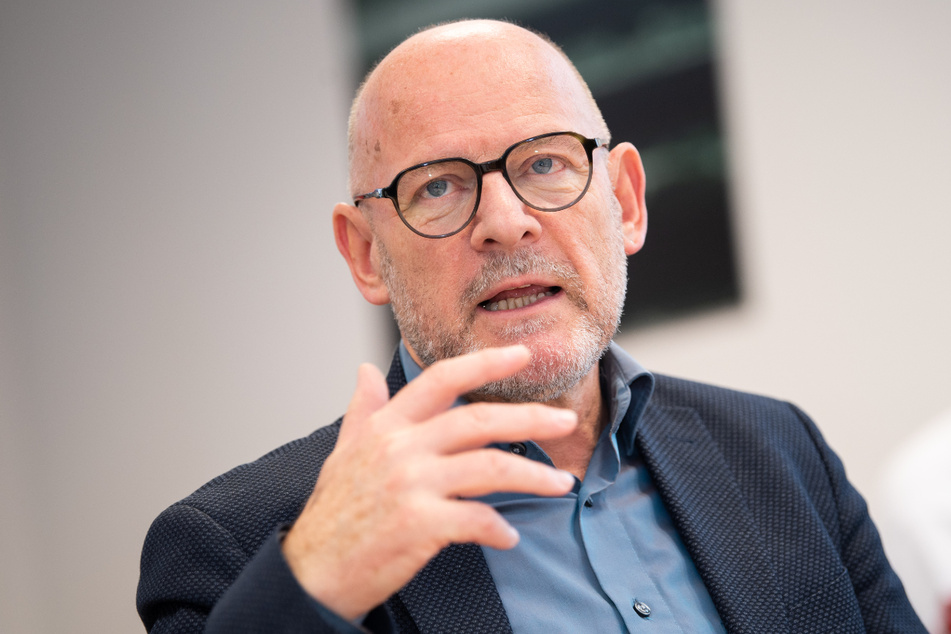 Verkehrsminister Winfried Hermann (68).