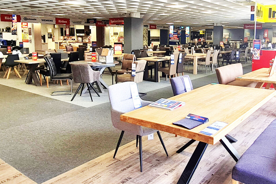 Darum sind Sofas bei ROLLER am Sonntag (15.10.) so krass günstig