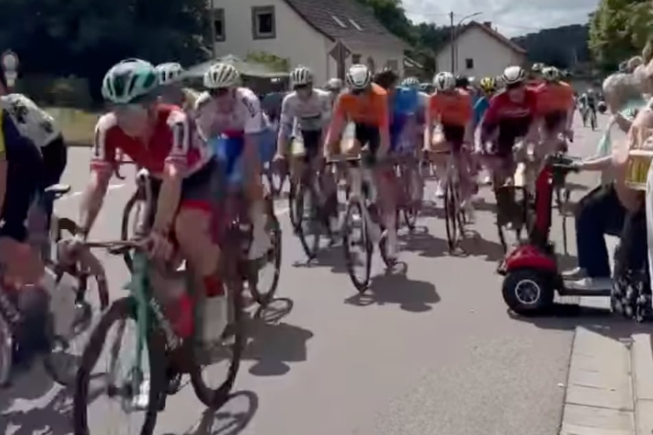 Ein auf Instagram veröffentlichtes Video hält den Augenblick des Sturzes fest.