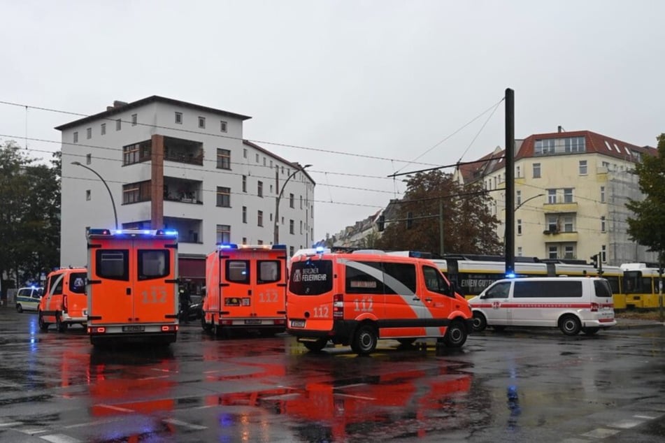 Der Fußgänger erlag noch am Unfallort seinen lebensgefährlichen Verletzungen.