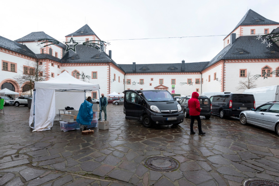 Im großzügigen Schlossinnenhof ist Platz für 120 Aussteller und 300 Besucher.