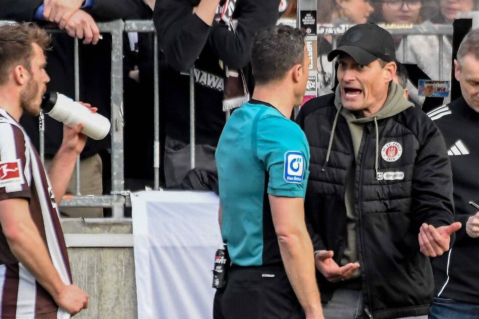 Trainer wettert gegen Schiri: "Nicht reinsteigern, sonst sitzen wir morgen noch hier"