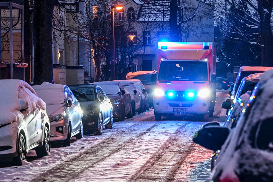 Die junge Frau (26) und ihr Beifahrer (37) standen zwar unter Schock, blieben aber zum Glück unverletzt. (Symbolbild)