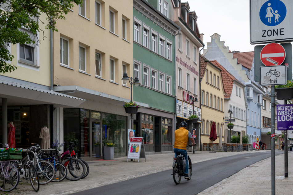 Weil es ihm ins Fahrrad lief: Radler spuckt verletztem Mädchen (2) ins Gesicht