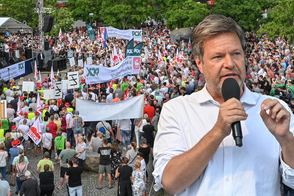 Raffinerie in Schwedt: Robert Habeck verspricht besorgten Einwohnern Rückendeckung