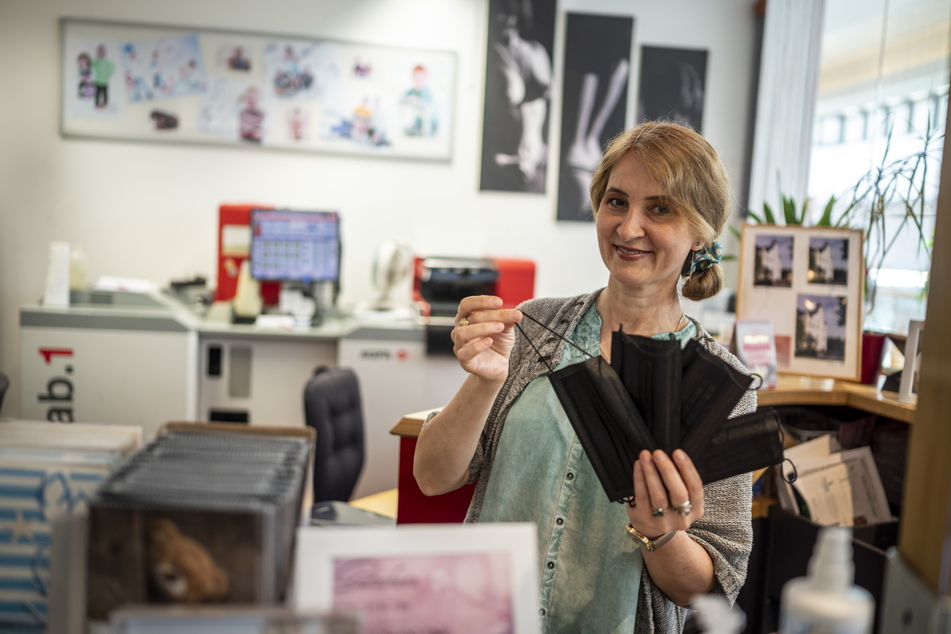 Olga Gorchakova (50) hat im "Fotostudio L" noch Masken auf Lager - doch hier braucht sie keine mehr.