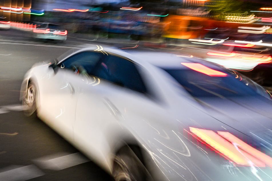 Autofahrer bringt Jugendliche ans Ziel, dann bekommt er den Dank