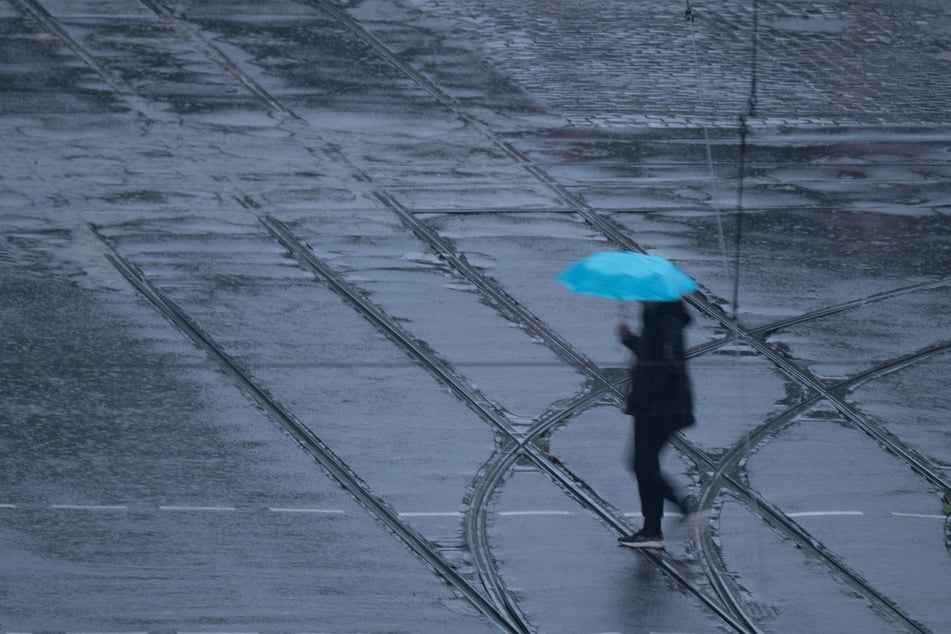 In dieser Woche sind für die meisten Regenschirm und Übergangsjacke essenziell.