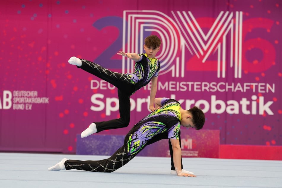 Das Sportakrobaten-Duo hat bei der Deutschen Meisterschaft alles gegeben - und den ersten Platz belegt.