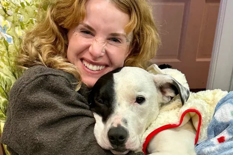 Retterin Bailey brachte es nicht übers Herz, die Hündin einschläfern zu lassen. Stattdessen will sie das Tier pflegen.