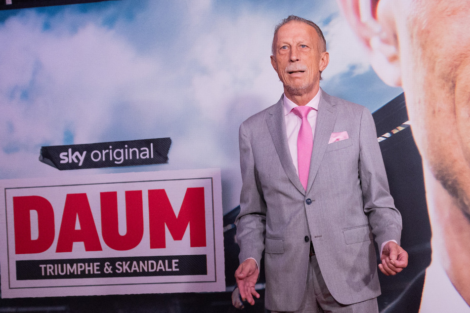 Christoph Daum (70) zeigte sich bei der Premiere des Dokumentarfilms "Daum - Triumphe &amp; Skandale" auf dem roten Teppich.