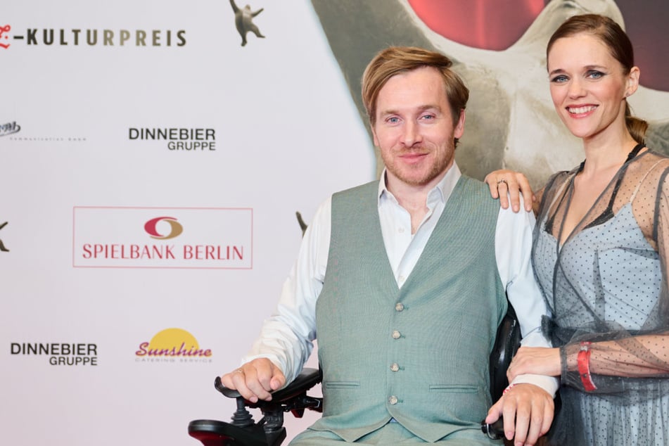 "Bald zu dritt": Samuel und Sarah Koch erwarten gemeinsames Kind