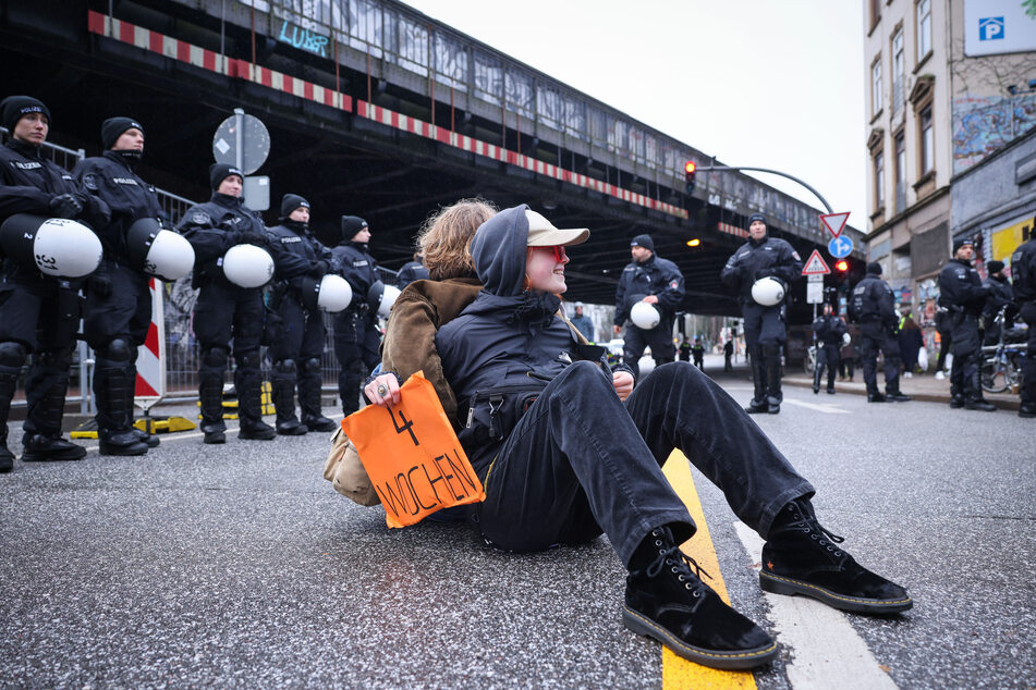 In den letzten Wochen organisierten die Gegner des Neubaus der Sternbrücke zahlreiche Proteste – weitere sollen folgen.
