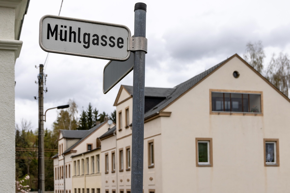 Der Name der Seitenstraße weist noch auf einen alten Mühlenstandort hin.