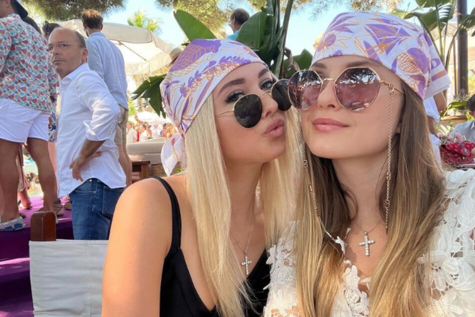 Gemeinsam mit ihrer jüngeren Schwester Shania Geiss (18) wohnt die 19-jährige Beauty in einem eigenen Apartment im Herzen von Monaco.