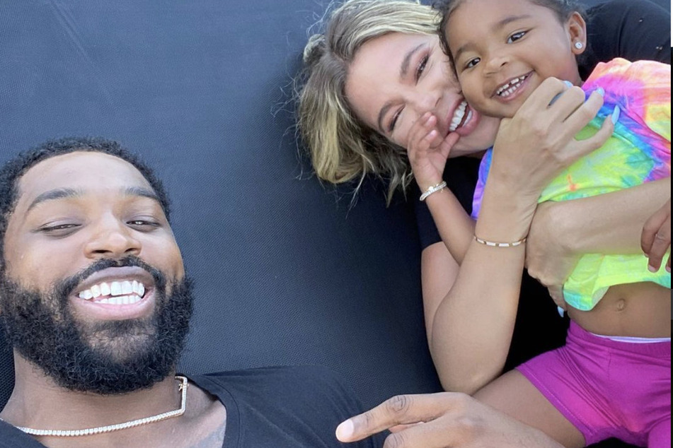 Tristan Thompson (l) and Khloé Kardashian (r) with their three-year-old daughter, True Thompson.