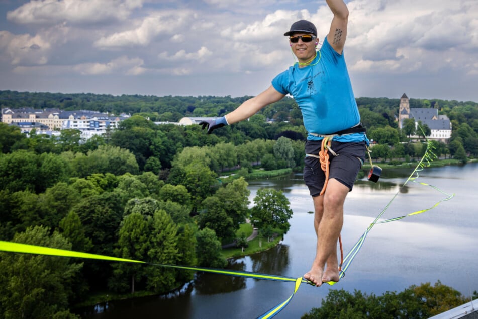 Chemnitz: Über 600 Meter: In Chemnitz gibt's heute die längste Slackline Deutschlands