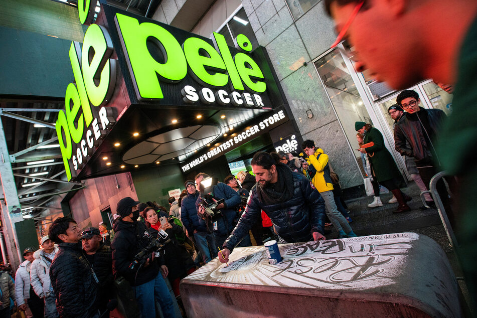 Fans in New York City gathered at the sports store in Time Square named after Pelé after news of his death broke.