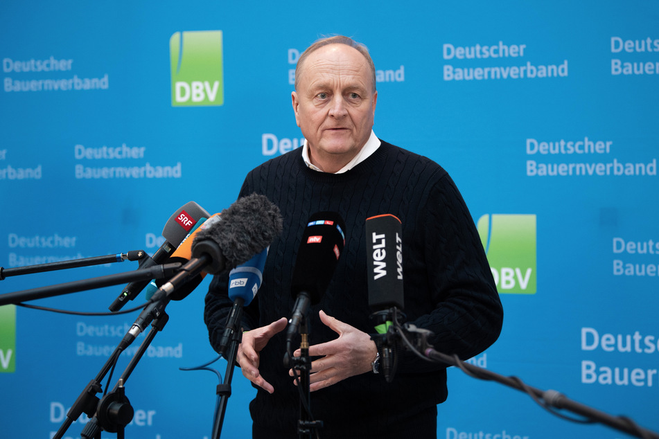 Der Präsident des Bauernverbands, Joachim Rukwied (62), droht mit neuen Protesten ab Montag.